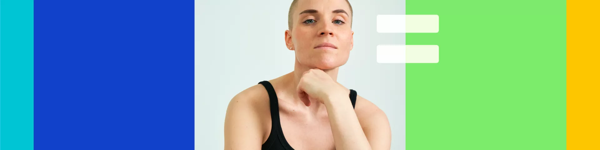 Djevojka pozira s lijevom rukom ispod brade  #RightHereRightNow