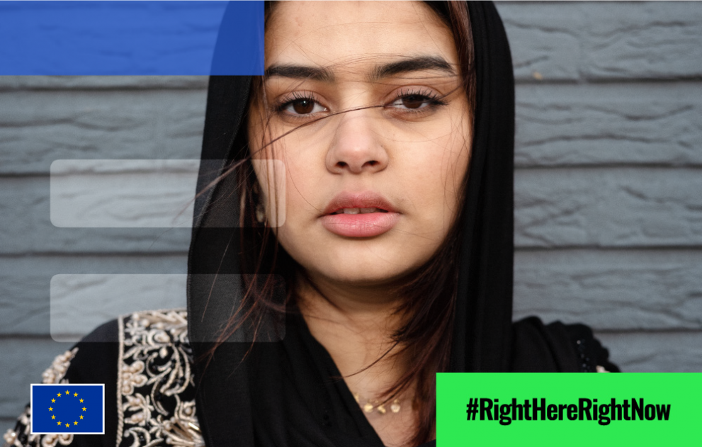 Een jonge brouw met haar hoofd bedekt door een zwarte sjaal #RightHereRightNow Non-discriminatie